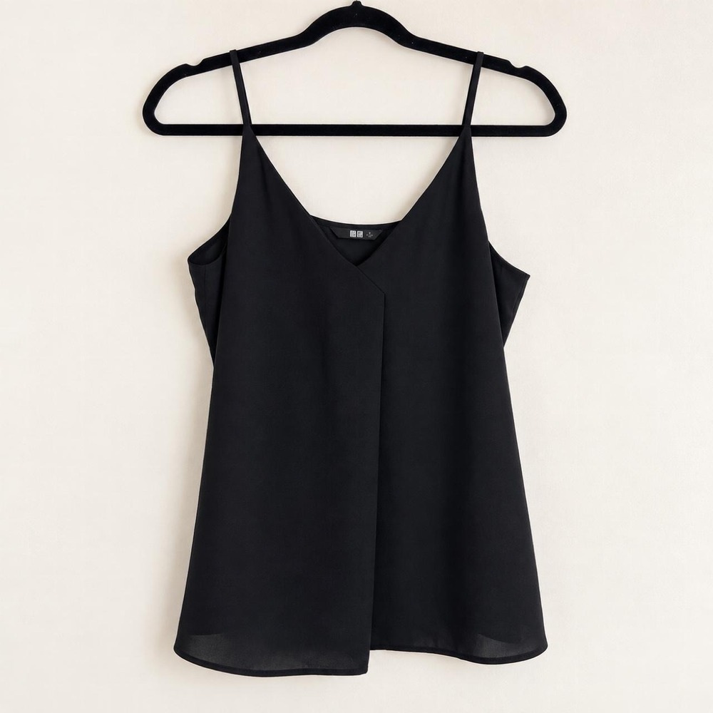 Uniqlo Black V-Neck Camisole • Medium